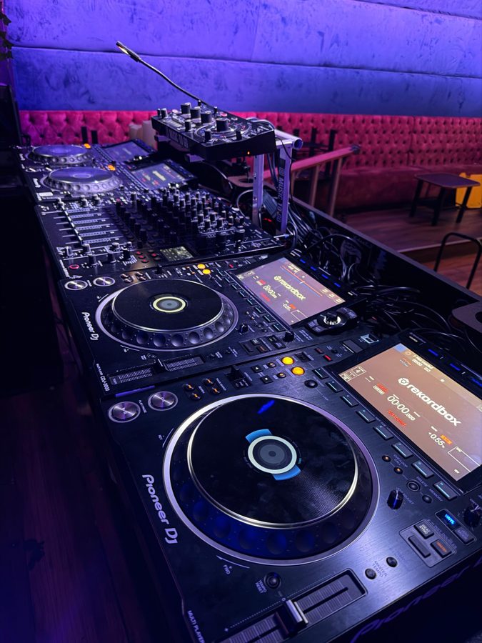 Pioneer DJ CDJ-3000 booth setup under purple light